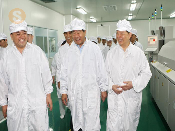 2009年6月11日時任中共中央政治局常委、全國政協(xié)主席賈慶林同志蒞臨公司視察