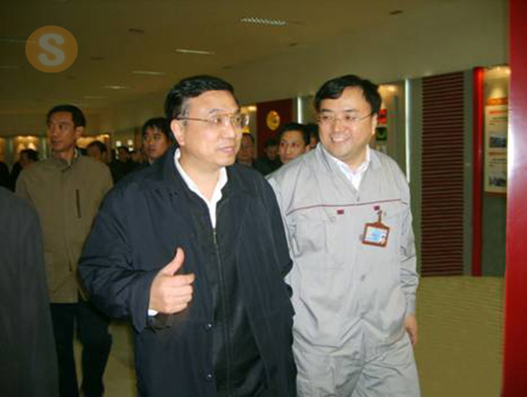2006年11月21日　中共中央政治局常委、國務院総理李克強さん（當時中共遼寧省委書記）が當社を視察