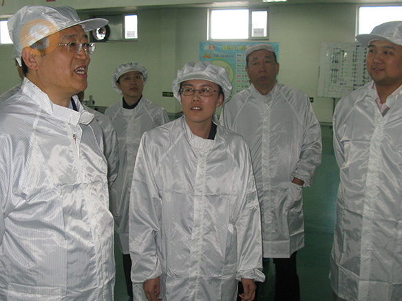 2014年4月22日　當時遼寧省錦州市委書記王明玉さんが當社を調(diào)査研究